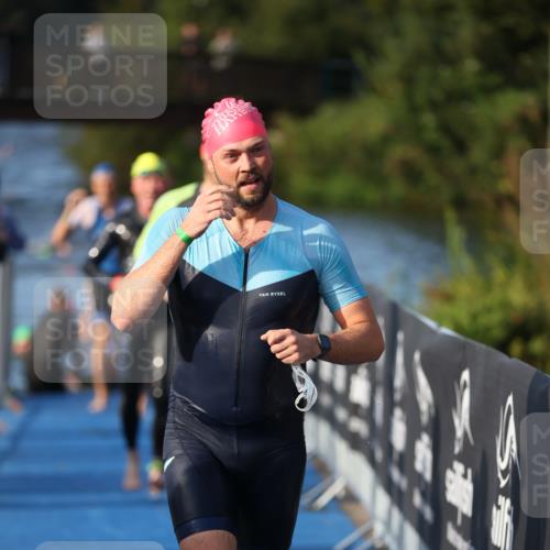 25.08.2024 - Elbe Triathlon Hamburg H.Heesch http://msf.ph/oto/6853374 25.08.2024 09:01:19 Schwimmen 175, 210, 238, 270, 284, 293, 309, 318 meine-sportfotos.de