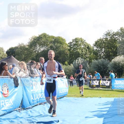 25.08.2024 - Elbe Triathlon Hamburg H.Heesch http://msf.ph/oto/6853379 25.08.2024 10:50:55 Ziel 266, 275 meine-sportfotos.de