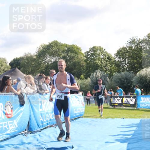 25.08.2024 - Elbe Triathlon Hamburg H.Heesch http://msf.ph/oto/6853387 25.08.2024 10:50:55 Ziel 266, 275 meine-sportfotos.de