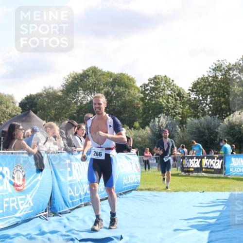 25.08.2024 - Elbe Triathlon Hamburg H.Heesch http://msf.ph/oto/6853402 25.08.2024 10:50:55 Ziel 266, 275 meine-sportfotos.de