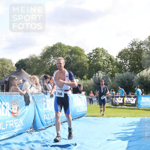 25.08.2024 - Elbe Triathlon Hamburg H.Heesch http://msf.ph/oto/6853407 25.08.2024 10:50:55 Ziel 266, 275 meine-sportfotos.de