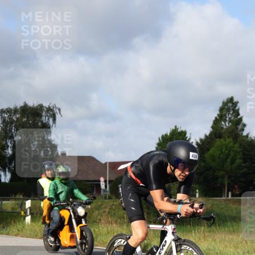 25.08.2024 - Elbe Triathlon Hamburg Fuchs,  Jonas http://msf.ph/oto/6853412 25.08.2024 10:01:26 Radfahren 355, 424 meine-sportfotos.de