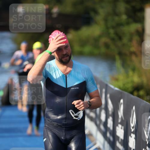 25.08.2024 - Elbe Triathlon Hamburg H.Heesch http://msf.ph/oto/6853413 25.08.2024 09:01:19 Schwimmen 175, 210, 238, 270, 284, 293, 309, 318 meine-sportfotos.de