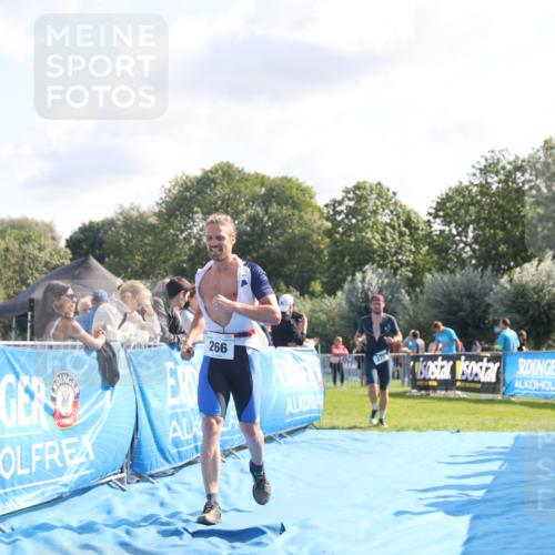 25.08.2024 - Elbe Triathlon Hamburg H.Heesch http://msf.ph/oto/6853415 25.08.2024 10:50:55 Ziel 266, 275 meine-sportfotos.de
