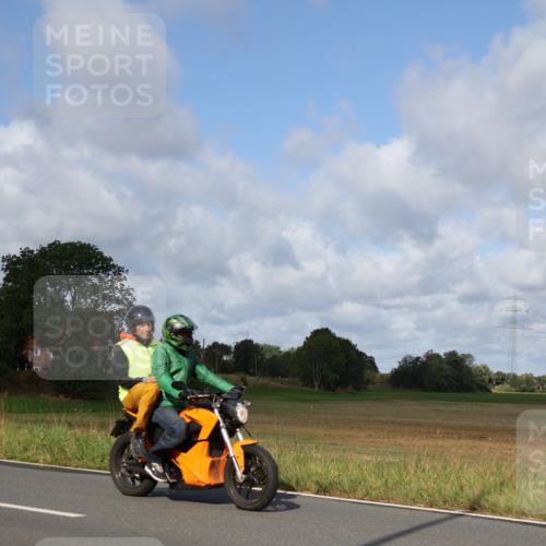 25.08.2024 - Elbe Triathlon Hamburg Fuchs,  Jonas http://msf.ph/oto/6853434 25.08.2024 10:01:27 Radfahren 355, 424 meine-sportfotos.de