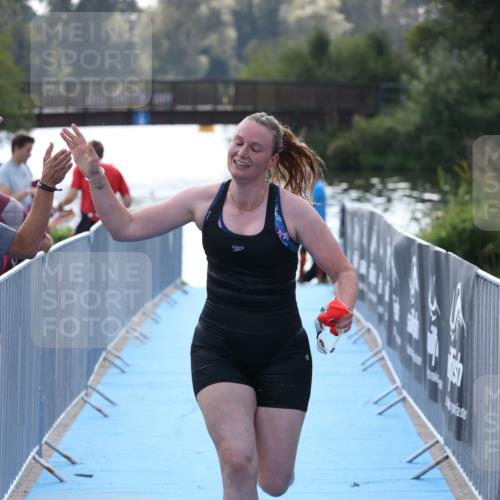 25.08.2024 - Elbe Triathlon Hamburg H.Heesch http://msf.ph/oto/6853435 25.08.2024 15:37:26 Schwimmen  meine-sportfotos.de