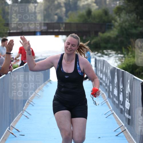 25.08.2024 - Elbe Triathlon Hamburg H.Heesch http://msf.ph/oto/6853443 25.08.2024 15:37:26 Schwimmen  meine-sportfotos.de