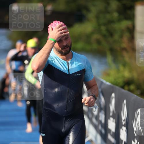 25.08.2024 - Elbe Triathlon Hamburg H.Heesch http://msf.ph/oto/6853450 25.08.2024 09:01:19 Schwimmen 175, 210, 238, 270, 284, 293, 309, 318 meine-sportfotos.de