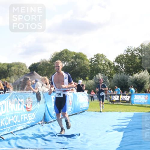25.08.2024 - Elbe Triathlon Hamburg H.Heesch http://msf.ph/oto/6853454 25.08.2024 10:50:55 Ziel 266, 275 meine-sportfotos.de