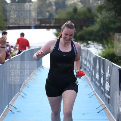 25.08.2024 - Elbe Triathlon Hamburg H.Heesch http://msf.ph/oto/6853463 25.08.2024 15:37:26 Schwimmen  meine-sportfotos.de