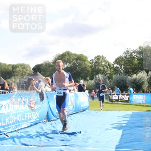 25.08.2024 - Elbe Triathlon Hamburg H.Heesch http://msf.ph/oto/6853465 25.08.2024 10:50:55 Ziel 266, 275 meine-sportfotos.de