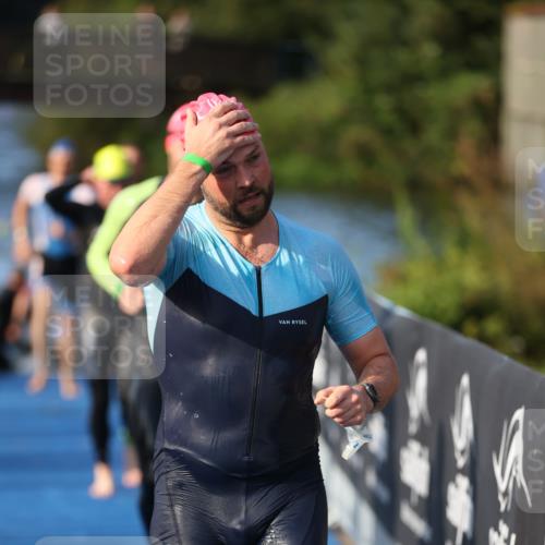 25.08.2024 - Elbe Triathlon Hamburg H.Heesch http://msf.ph/oto/6853467 25.08.2024 09:01:19 Schwimmen 175, 210, 238, 270, 284, 293, 309, 318 meine-sportfotos.de
