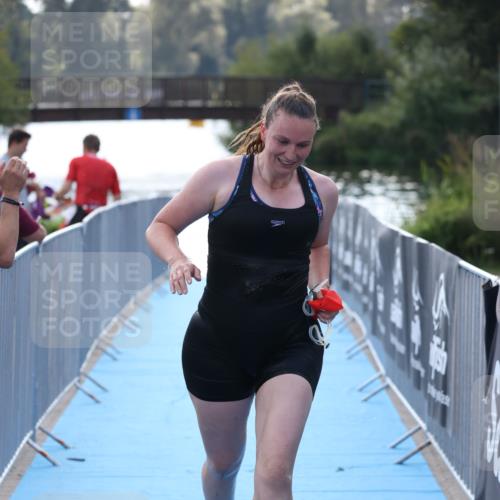 25.08.2024 - Elbe Triathlon Hamburg H.Heesch http://msf.ph/oto/6853468 25.08.2024 15:37:26 Schwimmen  meine-sportfotos.de