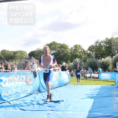 25.08.2024 - Elbe Triathlon Hamburg H.Heesch http://msf.ph/oto/6853473 25.08.2024 10:50:55 Ziel 266, 275 meine-sportfotos.de