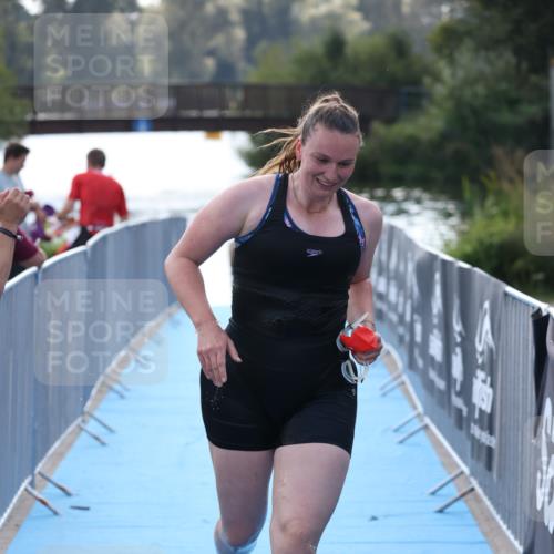 25.08.2024 - Elbe Triathlon Hamburg H.Heesch http://msf.ph/oto/6853477 25.08.2024 15:37:26 Schwimmen  meine-sportfotos.de
