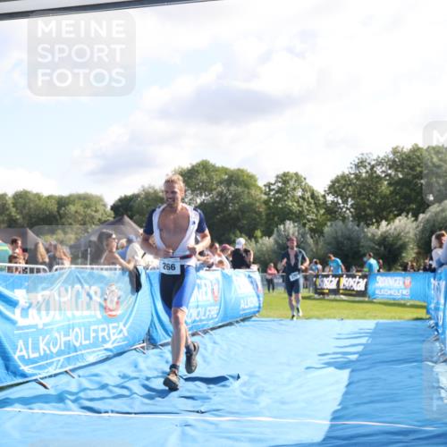 25.08.2024 - Elbe Triathlon Hamburg H.Heesch http://msf.ph/oto/6853482 25.08.2024 10:50:55 Ziel 266, 275 meine-sportfotos.de