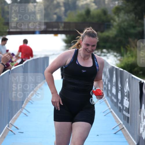 25.08.2024 - Elbe Triathlon Hamburg H.Heesch http://msf.ph/oto/6853485 25.08.2024 15:37:26 Schwimmen  meine-sportfotos.de