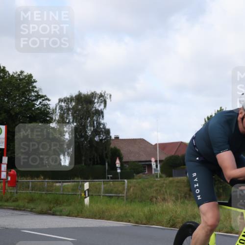 25.08.2024 - Elbe Triathlon Hamburg Fuchs,  Jonas http://msf.ph/oto/6853486 25.08.2024 10:01:46 Radfahren 431 meine-sportfotos.de