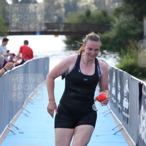 25.08.2024 - Elbe Triathlon Hamburg H.Heesch http://msf.ph/oto/6853493 25.08.2024 15:37:26 Schwimmen  meine-sportfotos.de