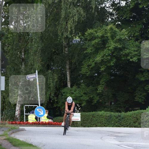 25.08.2024 - Elbe Triathlon Hamburg Fuchs,  Jonas http://msf.ph/oto/6853497 25.08.2024 10:01:48 Radfahren 431, 551 meine-sportfotos.de