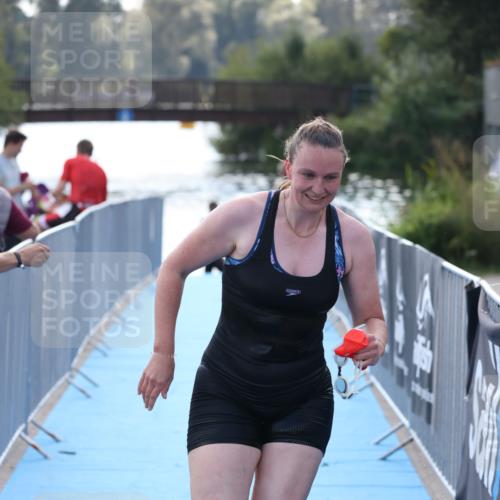25.08.2024 - Elbe Triathlon Hamburg H.Heesch http://msf.ph/oto/6853500 25.08.2024 15:37:26 Schwimmen  meine-sportfotos.de