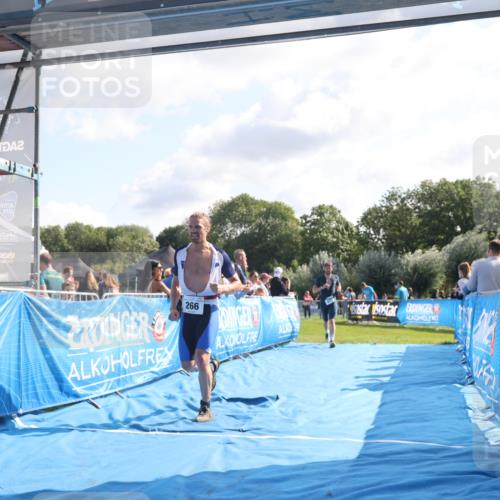 25.08.2024 - Elbe Triathlon Hamburg H.Heesch http://msf.ph/oto/6853513 25.08.2024 10:50:56 Ziel 266, 275 meine-sportfotos.de