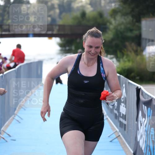 25.08.2024 - Elbe Triathlon Hamburg H.Heesch http://msf.ph/oto/6853515 25.08.2024 15:37:26 Schwimmen  meine-sportfotos.de