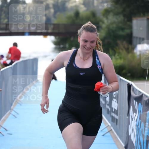 25.08.2024 - Elbe Triathlon Hamburg H.Heesch http://msf.ph/oto/6853525 25.08.2024 15:37:26 Schwimmen  meine-sportfotos.de