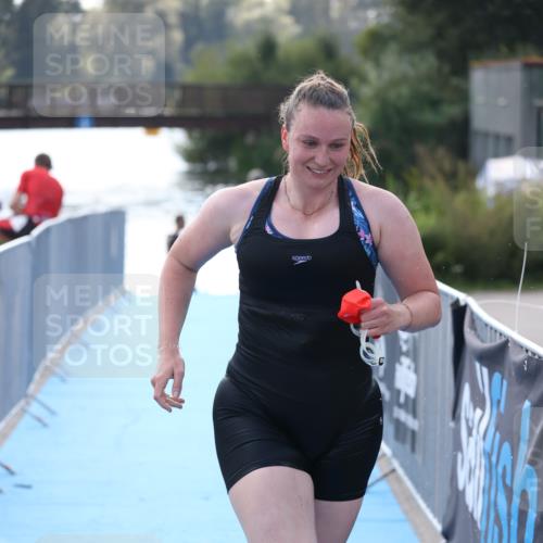 25.08.2024 - Elbe Triathlon Hamburg H.Heesch http://msf.ph/oto/6853535 25.08.2024 15:37:27 Schwimmen  meine-sportfotos.de