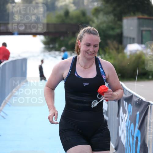 25.08.2024 - Elbe Triathlon Hamburg H.Heesch http://msf.ph/oto/6853547 25.08.2024 15:37:27 Schwimmen  meine-sportfotos.de