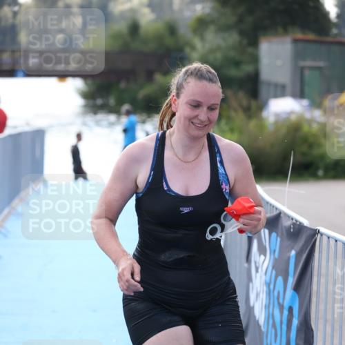 25.08.2024 - Elbe Triathlon Hamburg H.Heesch http://msf.ph/oto/6853552 25.08.2024 15:37:27 Schwimmen  meine-sportfotos.de