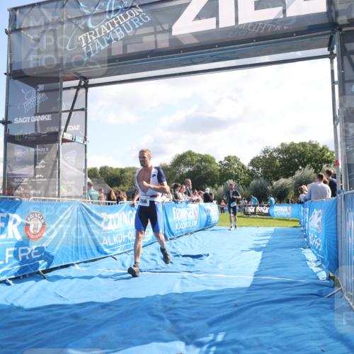 25.08.2024 - Elbe Triathlon Hamburg H.Heesch http://msf.ph/oto/6853555 25.08.2024 10:50:56 Ziel 266, 275 meine-sportfotos.de