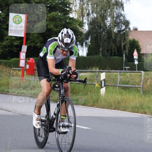 25.08.2024 - Elbe Triathlon Hamburg Fuchs,  Jonas http://msf.ph/oto/6853569 25.08.2024 10:02:02 Radfahren 221, 473, 418 meine-sportfotos.de