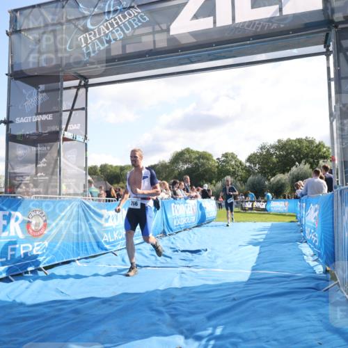 25.08.2024 - Elbe Triathlon Hamburg H.Heesch http://msf.ph/oto/6853576 25.08.2024 10:50:56 Ziel 266, 275 meine-sportfotos.de