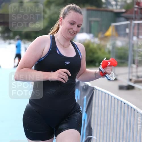 25.08.2024 - Elbe Triathlon Hamburg H.Heesch http://msf.ph/oto/6853579 25.08.2024 15:37:27 Schwimmen  meine-sportfotos.de