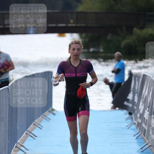 25.08.2024 - Elbe Triathlon Hamburg H.Heesch http://msf.ph/oto/6853585 25.08.2024 15:38:17 Schwimmen  meine-sportfotos.de