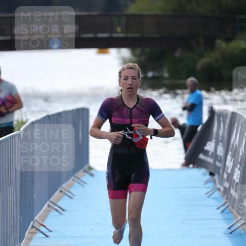 25.08.2024 - Elbe Triathlon Hamburg H.Heesch http://msf.ph/oto/6853620 25.08.2024 15:38:18 Schwimmen  meine-sportfotos.de