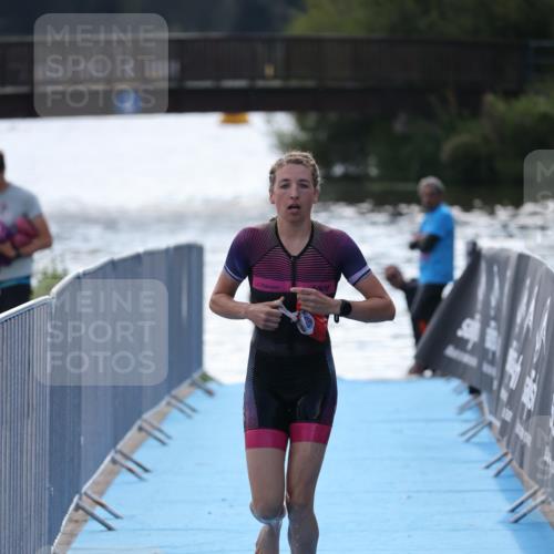 25.08.2024 - Elbe Triathlon Hamburg H.Heesch http://msf.ph/oto/6853631 25.08.2024 15:38:18 Schwimmen  meine-sportfotos.de
