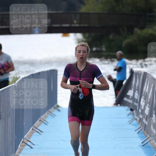 25.08.2024 - Elbe Triathlon Hamburg H.Heesch http://msf.ph/oto/6853640 25.08.2024 15:38:18 Schwimmen  meine-sportfotos.de