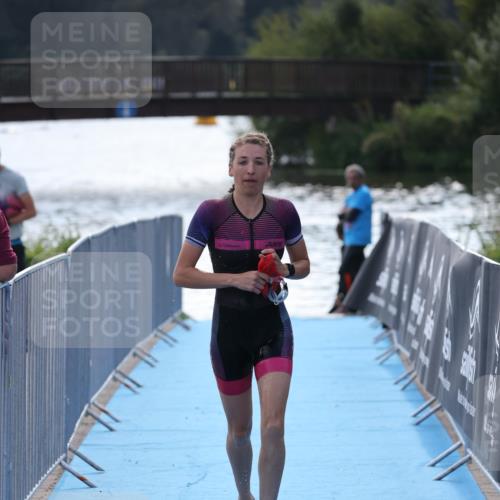 25.08.2024 - Elbe Triathlon Hamburg H.Heesch http://msf.ph/oto/6853664 25.08.2024 15:38:18 Schwimmen  meine-sportfotos.de