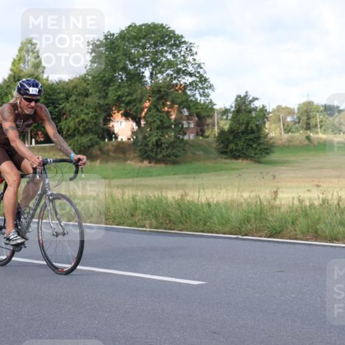 25.08.2024 - Elbe Triathlon Hamburg Fuchs,  Jonas http://msf.ph/oto/6853665 25.08.2024 10:02:08 Radfahren 221, 473, 418, 475 meine-sportfotos.de