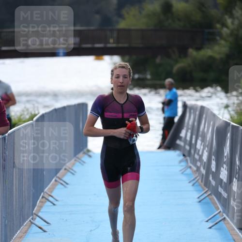 25.08.2024 - Elbe Triathlon Hamburg H.Heesch http://msf.ph/oto/6853672 25.08.2024 15:38:18 Schwimmen  meine-sportfotos.de