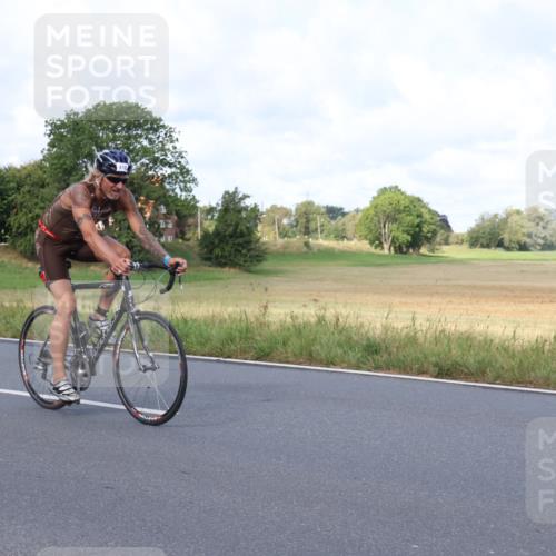 25.08.2024 - Elbe Triathlon Hamburg Fuchs,  Jonas http://msf.ph/oto/6853674 25.08.2024 10:02:08 Radfahren 221, 473, 418, 475 meine-sportfotos.de