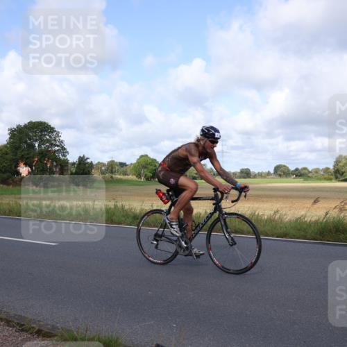 25.08.2024 - Elbe Triathlon Hamburg Fuchs,  Jonas http://msf.ph/oto/6853692 25.08.2024 10:02:08 Radfahren 221, 473, 418, 475 meine-sportfotos.de