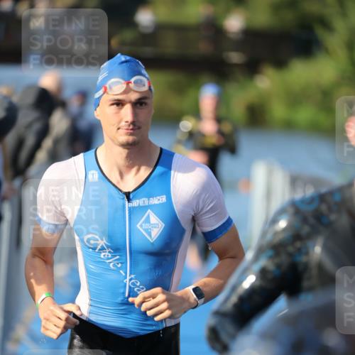 25.08.2024 - Elbe Triathlon Hamburg H.Heesch http://msf.ph/oto/6853710 25.08.2024 09:01:25 Schwimmen 175, 210, 215, 238, 270, 284, 293, 318 meine-sportfotos.de