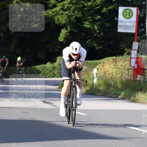 25.08.2024 - Elbe Triathlon Hamburg Fuchs,  Jonas http://msf.ph/oto/6853729 25.08.2024 09:17:35 Radfahren 256, 257 meine-sportfotos.de