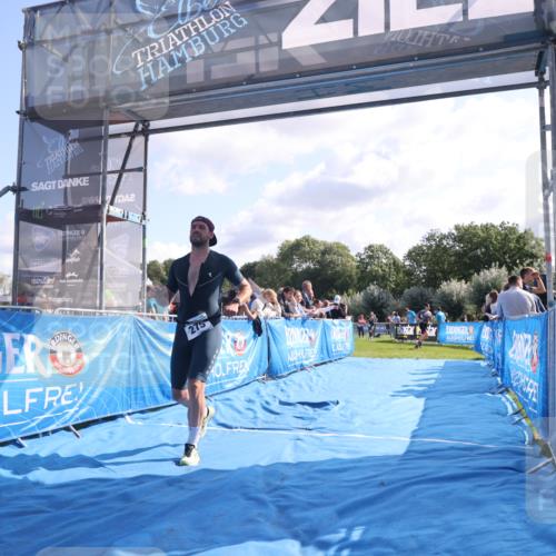 25.08.2024 - Elbe Triathlon Hamburg H.Heesch http://msf.ph/oto/6853753 25.08.2024 10:50:59 Ziel 245, 266, 275 meine-sportfotos.de