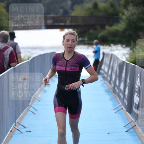 25.08.2024 - Elbe Triathlon Hamburg H.Heesch http://msf.ph/oto/6853755 25.08.2024 15:38:19 Schwimmen  meine-sportfotos.de