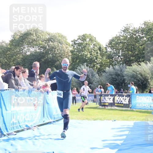 25.08.2024 - Elbe Triathlon Hamburg H.Heesch http://msf.ph/oto/6853767 25.08.2024 10:51:06 Ziel 245, 275 meine-sportfotos.de