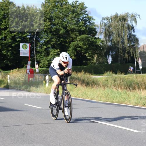 25.08.2024 - Elbe Triathlon Hamburg Fuchs,  Jonas http://msf.ph/oto/6853768 25.08.2024 09:17:36 Radfahren 256, 257, 1851 meine-sportfotos.de